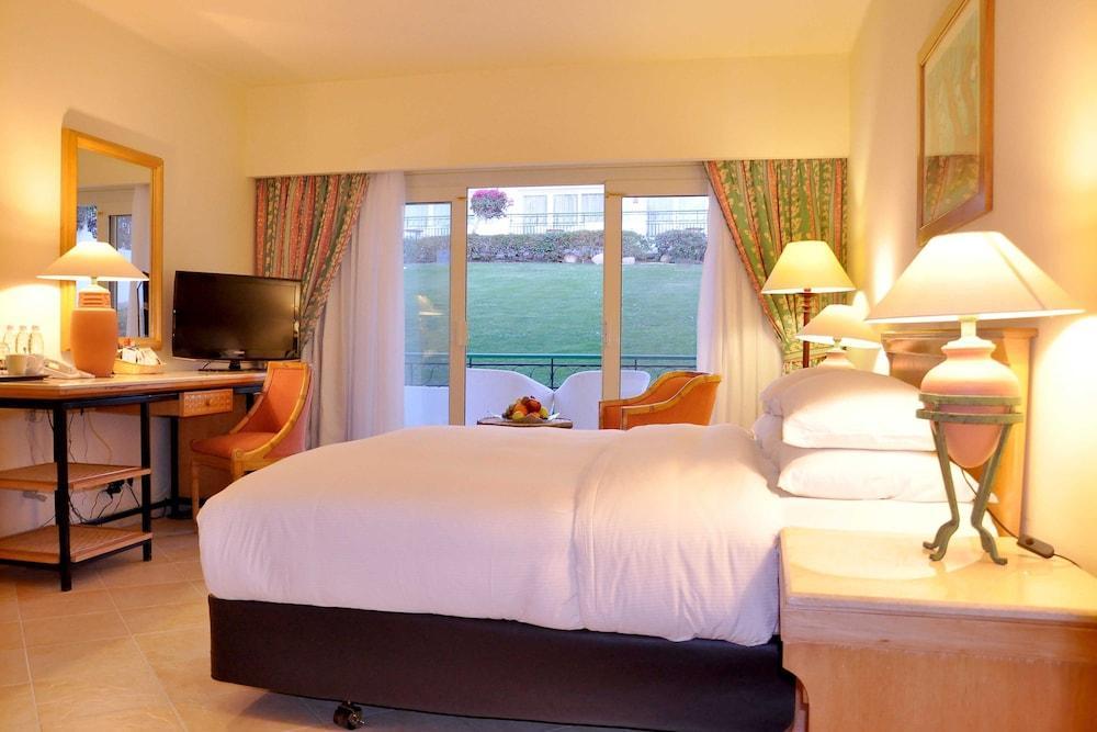 Safir Sharm Waterfalls Resort Exterior foto A room at the hotel