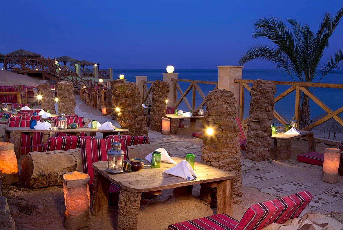 Safir Sharm Waterfalls Resort Exterior foto A beachside restaurant in Al-Mahara
