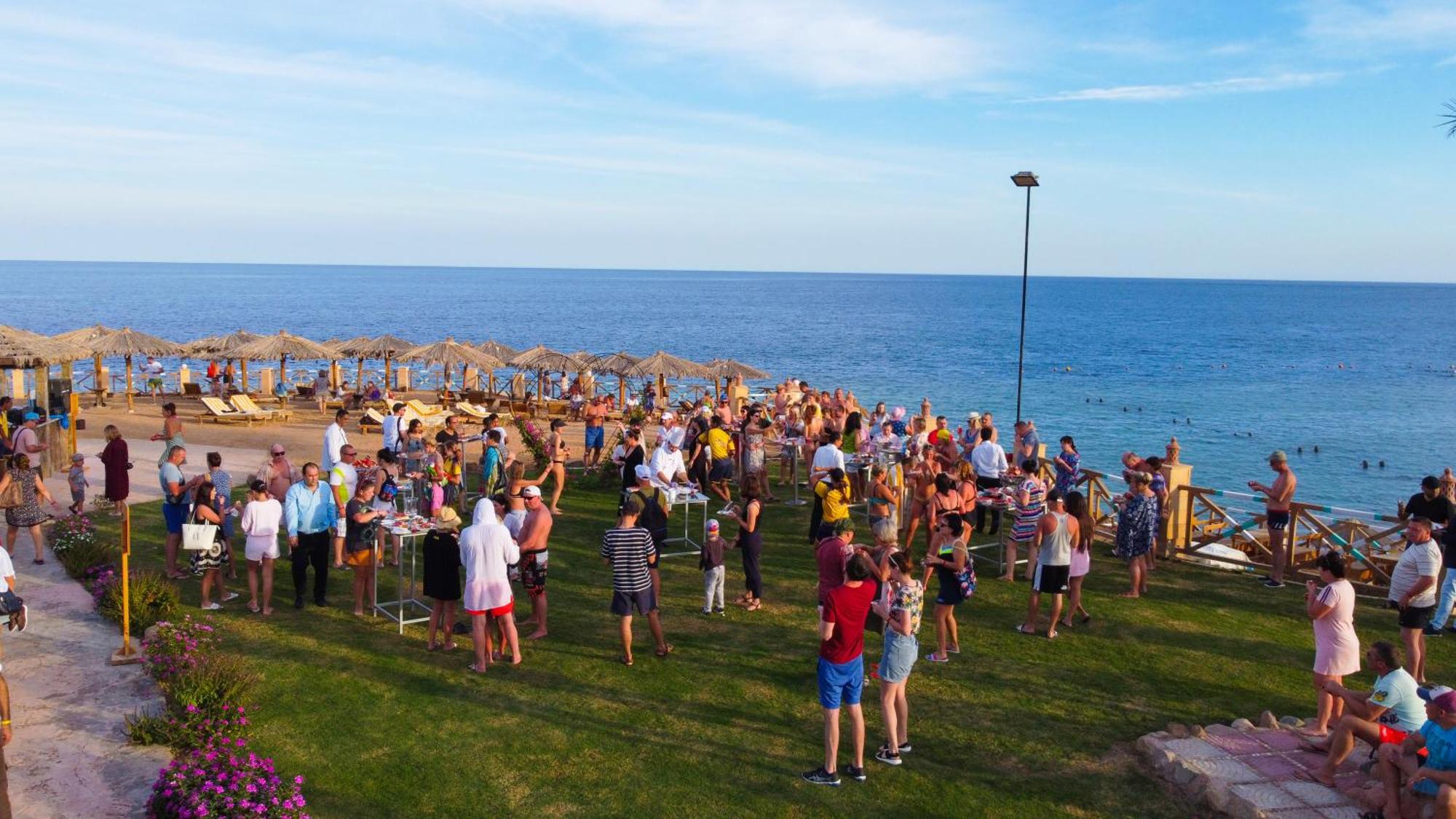 Safir Sharm Waterfalls Resort Exterior foto Beach party at the Grand Hotel