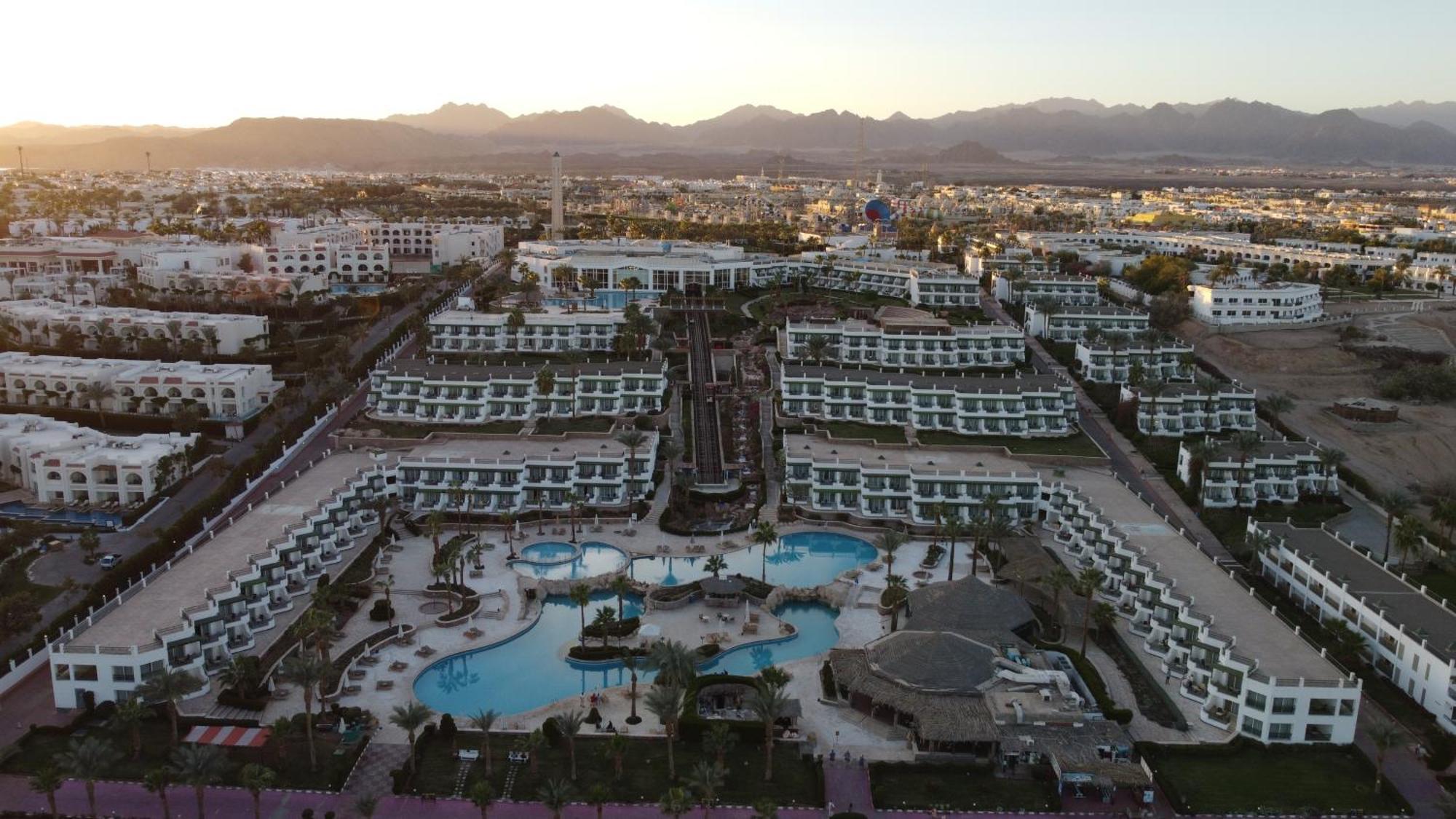 Safir Sharm Waterfalls Resort Exterior foto Aerial view of the resort