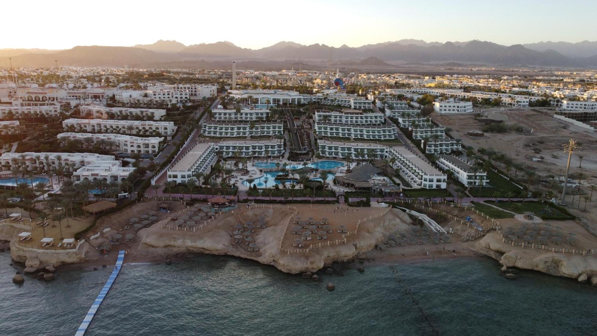 Safir Sharm Waterfalls Resort Exterior foto Aerial view of the resort