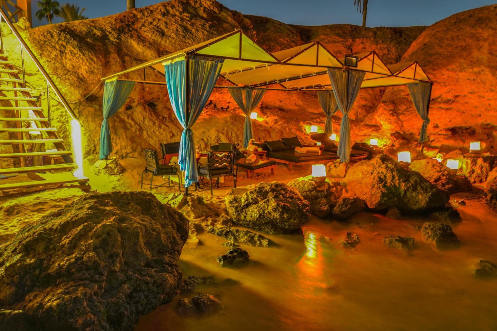 Safir Sharm Waterfalls Resort Exterior foto The Cave Spa at the Dead Sea