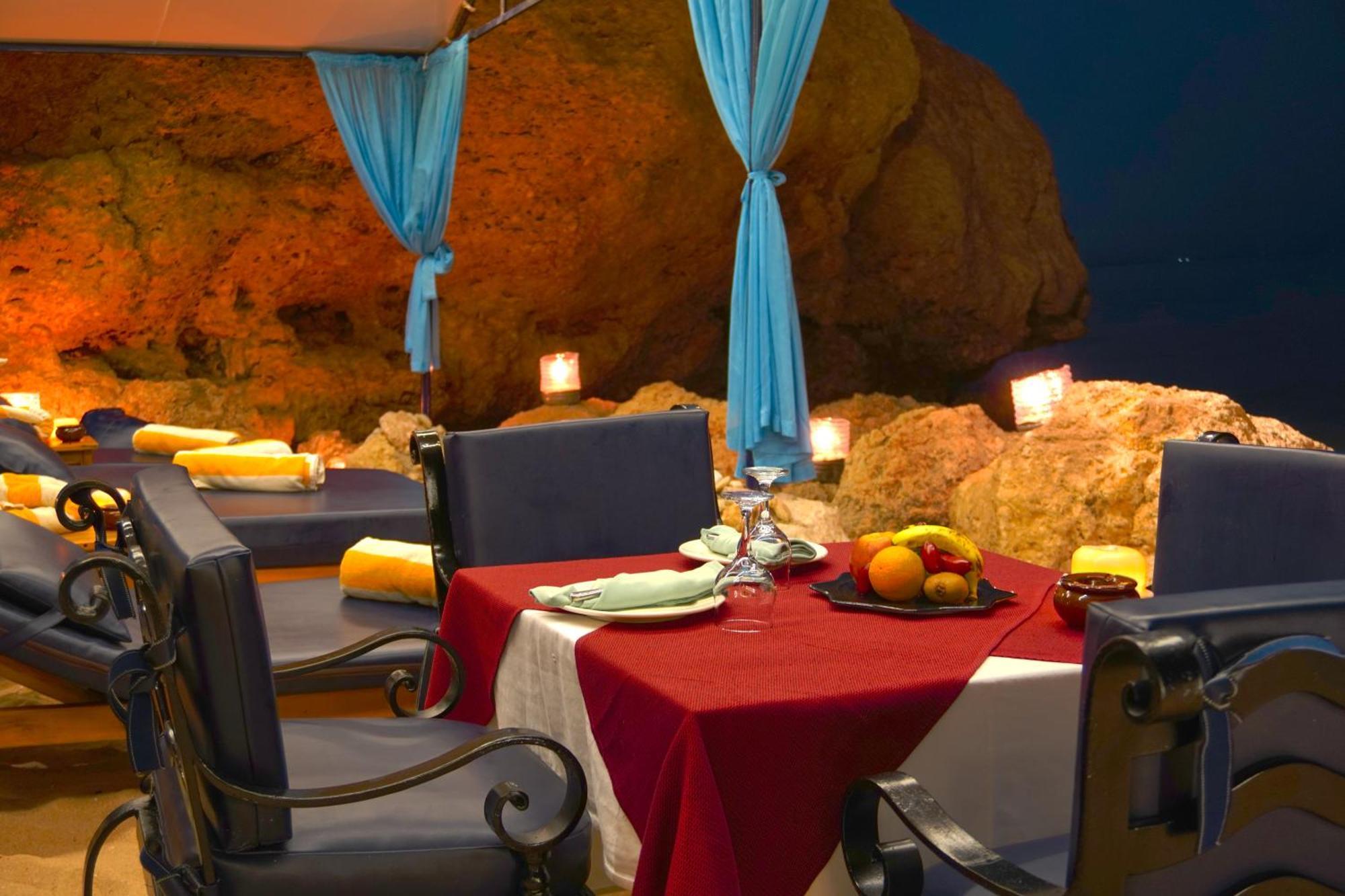 Safir Sharm Waterfalls Resort Exterior foto The Cave Restaurant