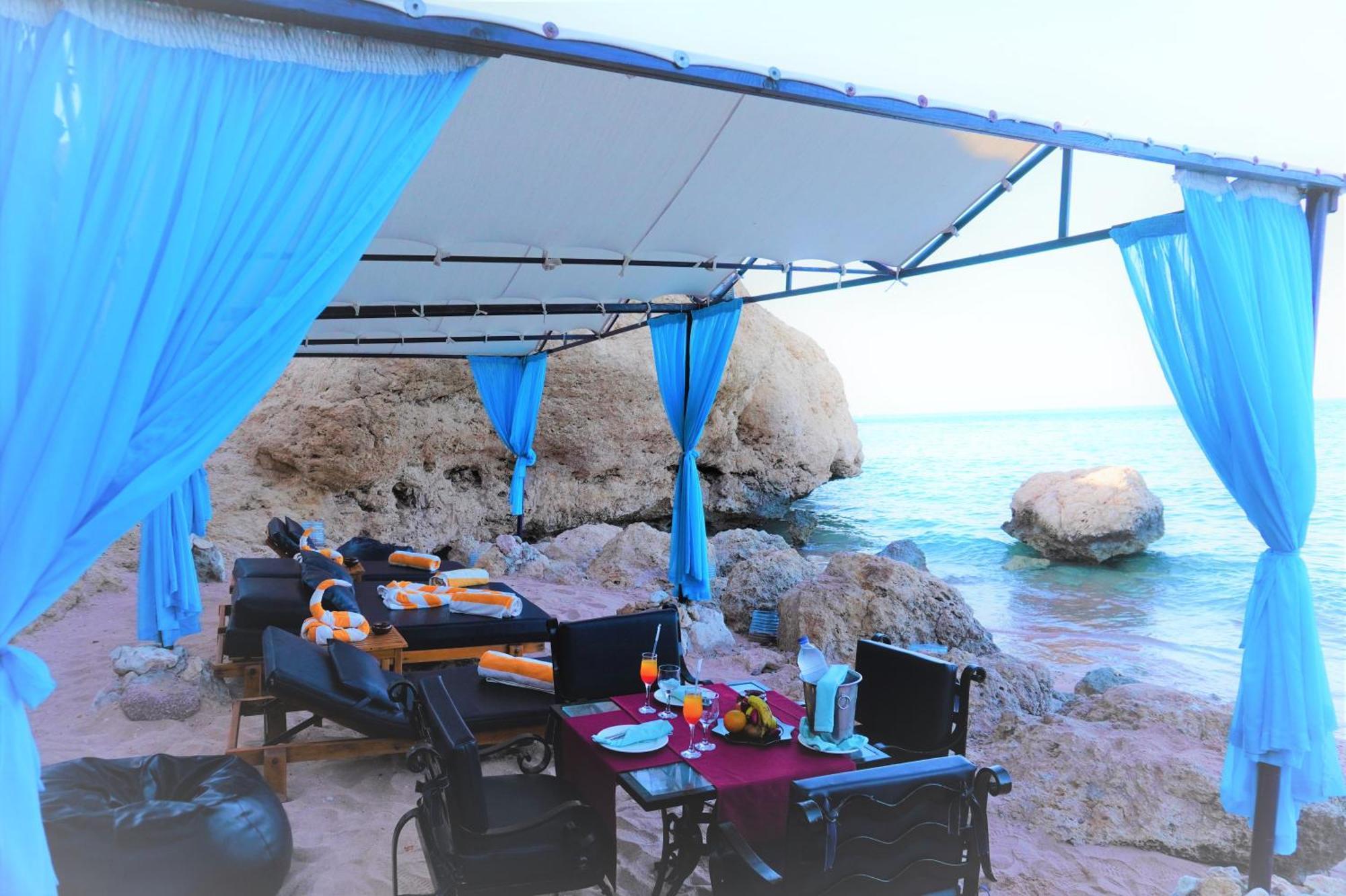 Safir Sharm Waterfalls Resort Exterior foto A beach in the resort