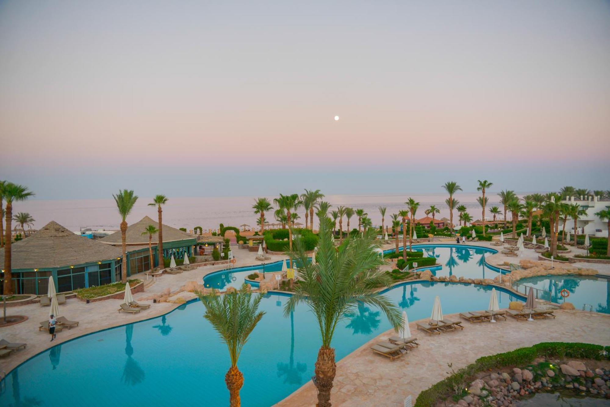 Safir Sharm Waterfalls Resort Exterior foto Sunrise over the Dead Sea