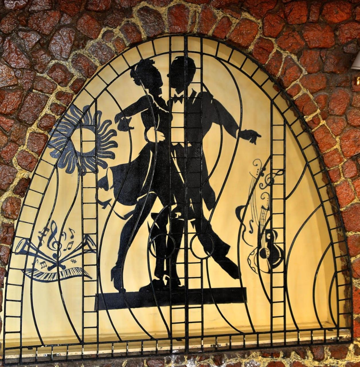 Safir Sharm Waterfalls Resort Exterior foto The stained glass window at the entrance of the National Museum of Dance