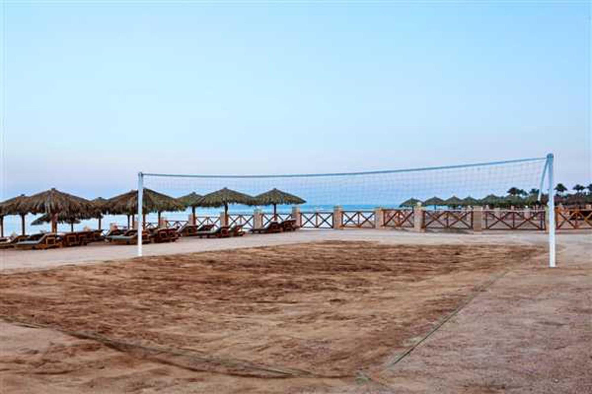 Safir Sharm Waterfalls Resort Einrichtungen foto A beach volleyball net