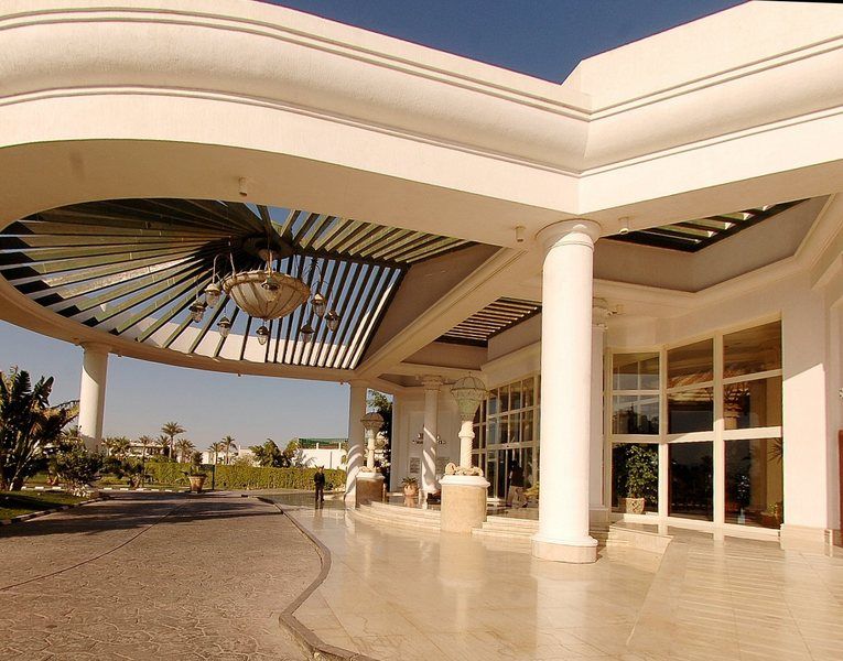 Safir Sharm Waterfalls Resort Exterior foto The main entrance of the hotel