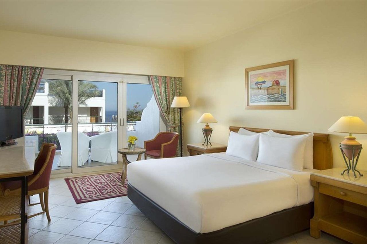 Safir Sharm Waterfalls Resort Exterior foto A room at the Hilton Sharm El Sheikh